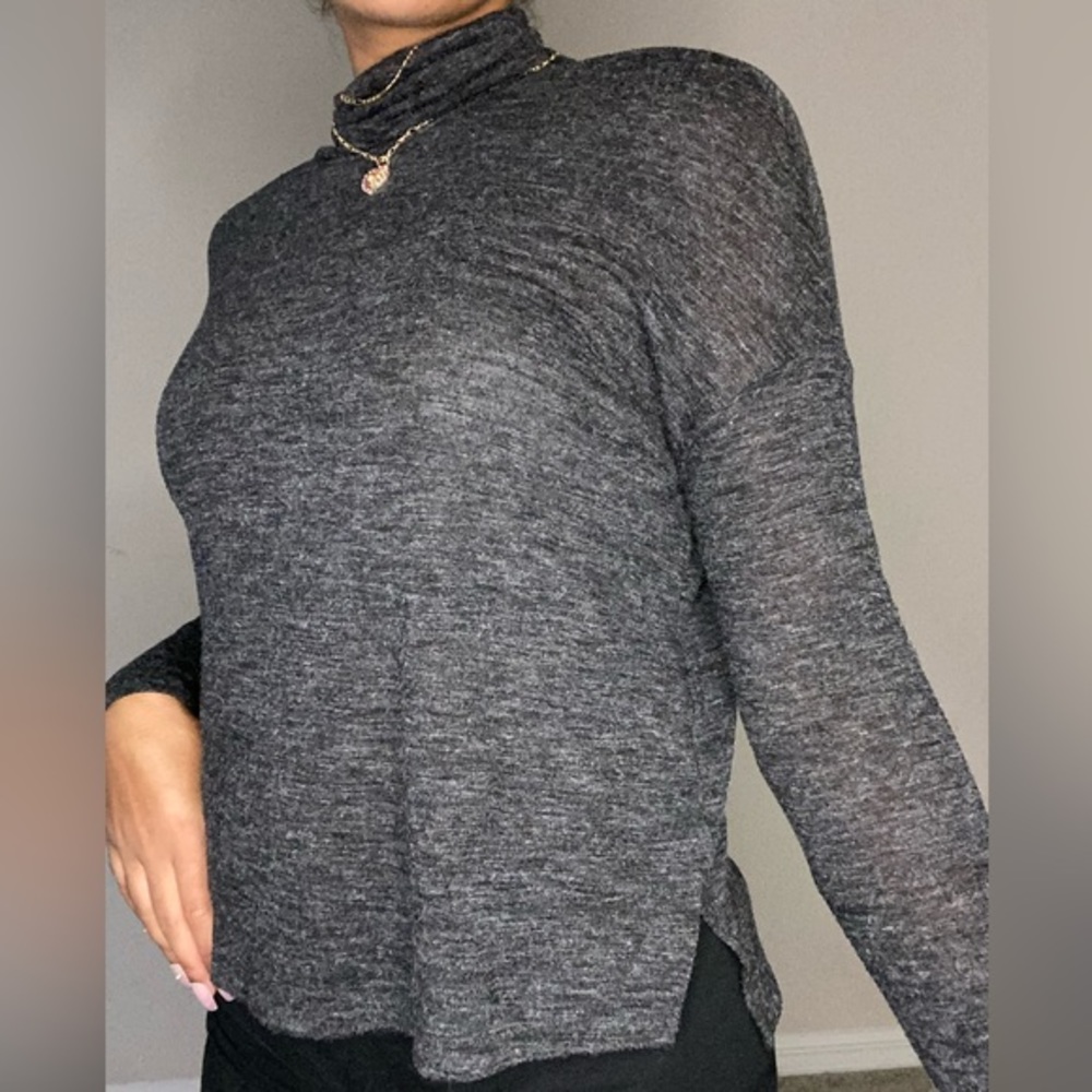 Active long sleeve turtleneck